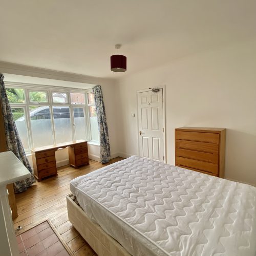 Kingsham avenue bedroom