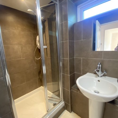 Paulus Court Chichester Shower room