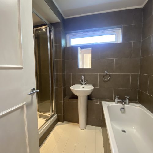 Paulus Court Chichester bathroom