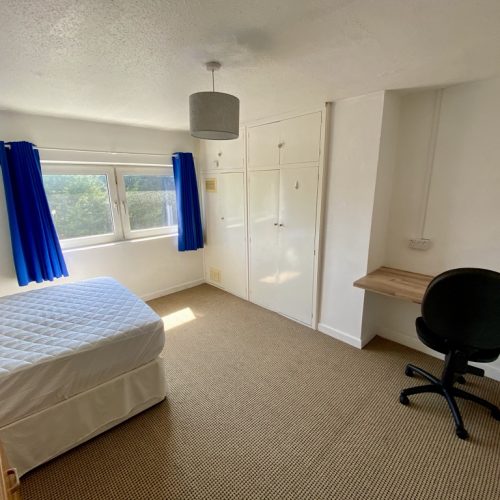Kingsham Avenue student bedroom