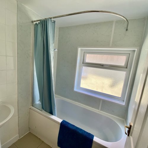 Kingsham Avenue bathroom