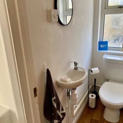 Hilary Rd Chi Uni house - toilet