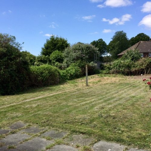 Hilary Rd Chi Uni accommodation - garden