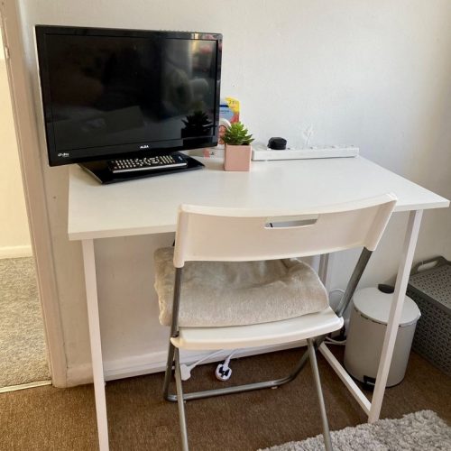 Hilary Rd Chi Uni house - study space