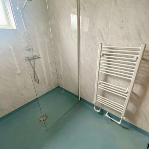 Winterbourne 5 bed house shower room