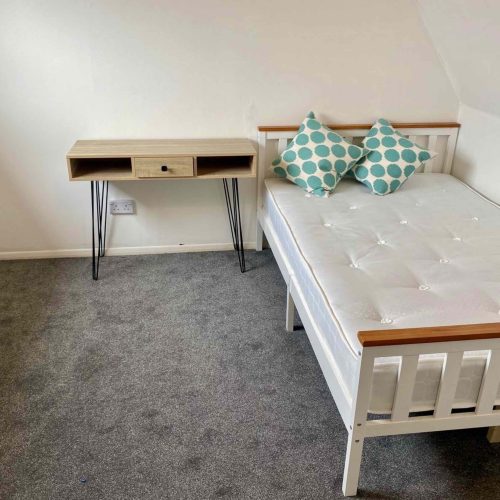 Winterbourne 5 bed student bedroom